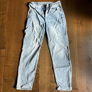 American Eagle Light Wash Jeans - Size 4 Regular